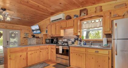 Lake Access/Dock/Hot Tub/Fire Pit/Pet-Friendly