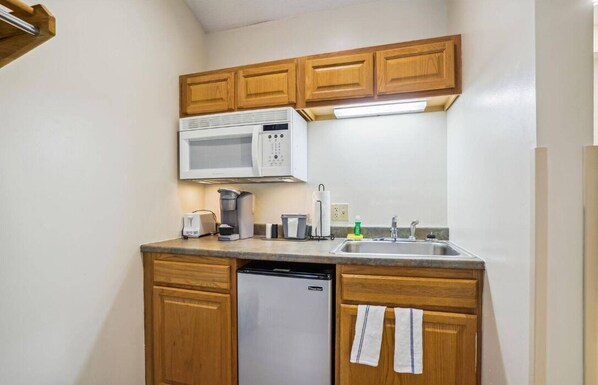 Fridge, microwave, coffee/tea maker, toaster