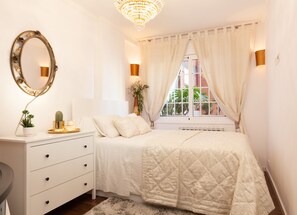 3 室のベッドルーム、アイロン / アイロン台、旅行用ベビーベッド、WiFi (無料)