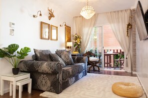 TV - Mar Bella Beach @ Rambla Poblenou Apartment (Barcelona)
