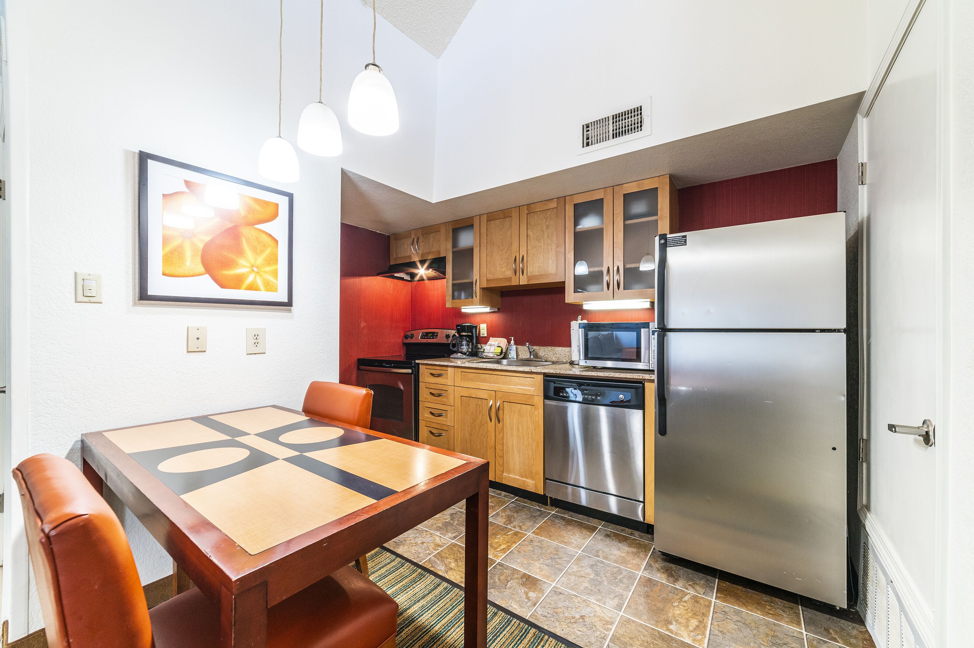 Family Apartment | Private kitchen | Full-size fridge, microwave, oven, stovetop