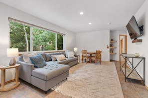 Smart TV, fireplace