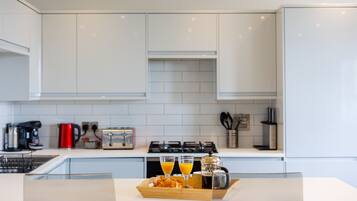 Frigorifero, microonde, forno, lavastoviglie