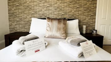 4 quartos, ferros/tábuas de passar roupa, berço de viagem