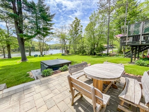 Iconic Lakefront Cottage with Hot Tub and Dock! Pet friendly