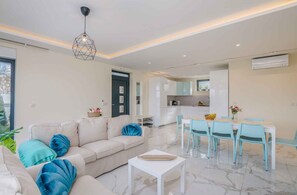 TV - Holiday apartment mit privatem Pool und Meerblick (Zidarići)