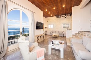 Televisión y chimenea 