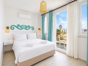 5 bedrooms, iron/ironing board, WiFi, bed sheets