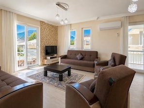 TV, fireplace, DVD player