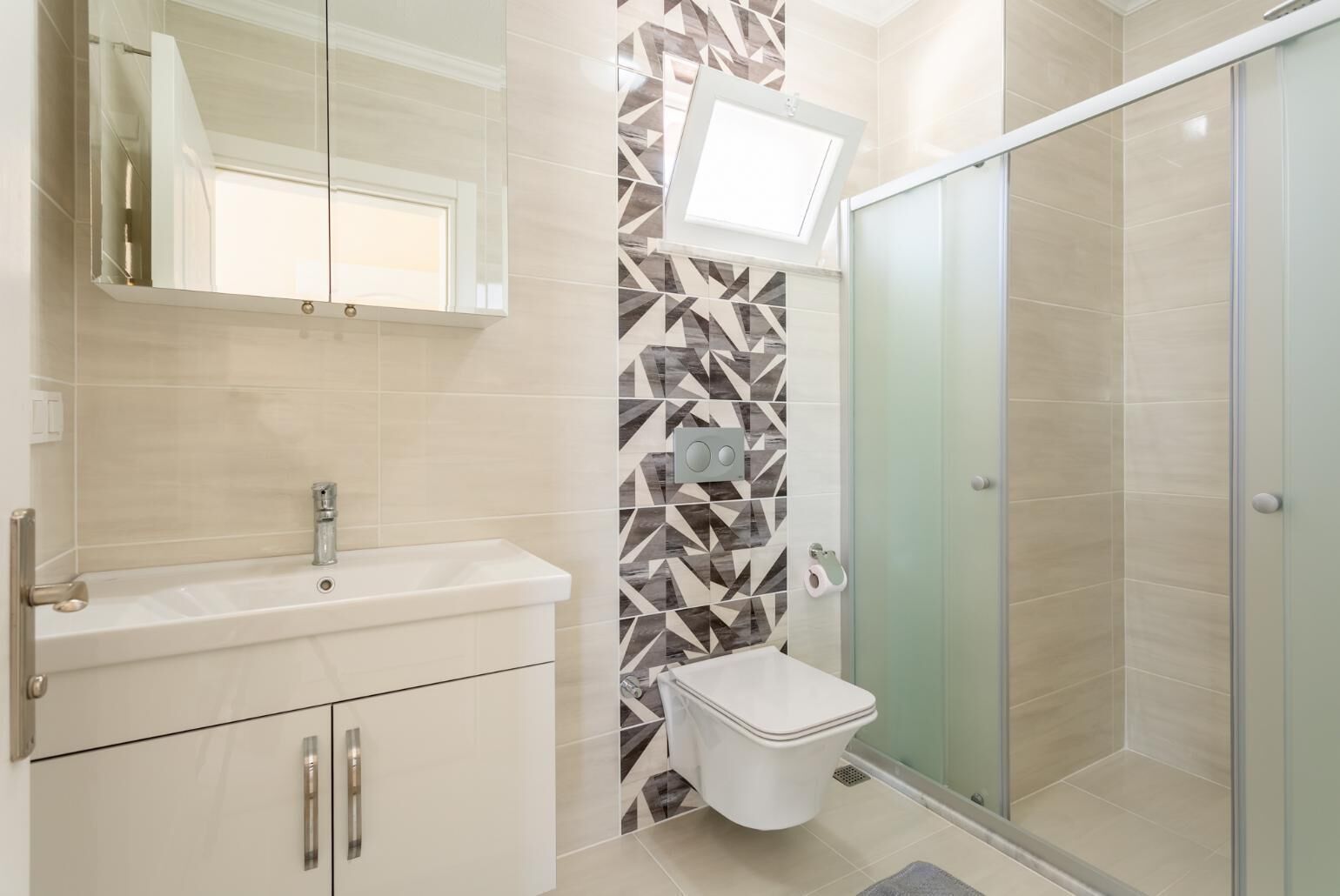 Bathtub, hair dryer, towels