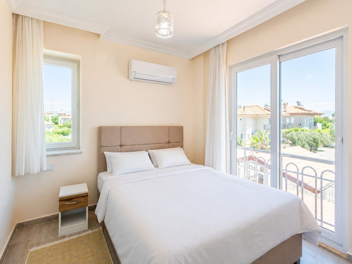 5 bedrooms, iron/ironing board, WiFi, bed sheets