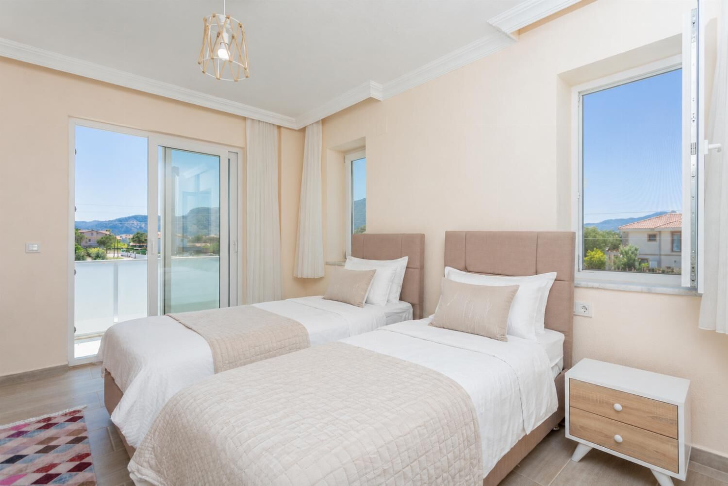 5 slaapkamers, een strijkplank/strijkijzer, wifi, beddengoed