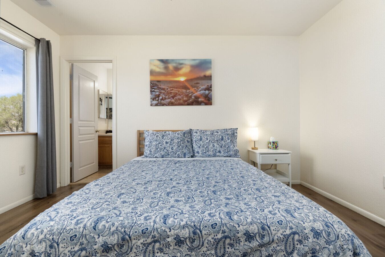 3 chambres, bureau, Wi-Fi, literie fournie