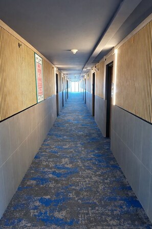 Hallway - Tropical Palms Hotel (Clearwater)
