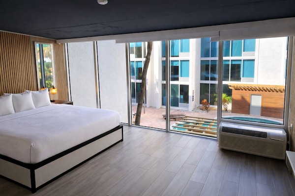 Room, 1 King Bed | Desk, laptop workspace, free WiFi, bed sheets