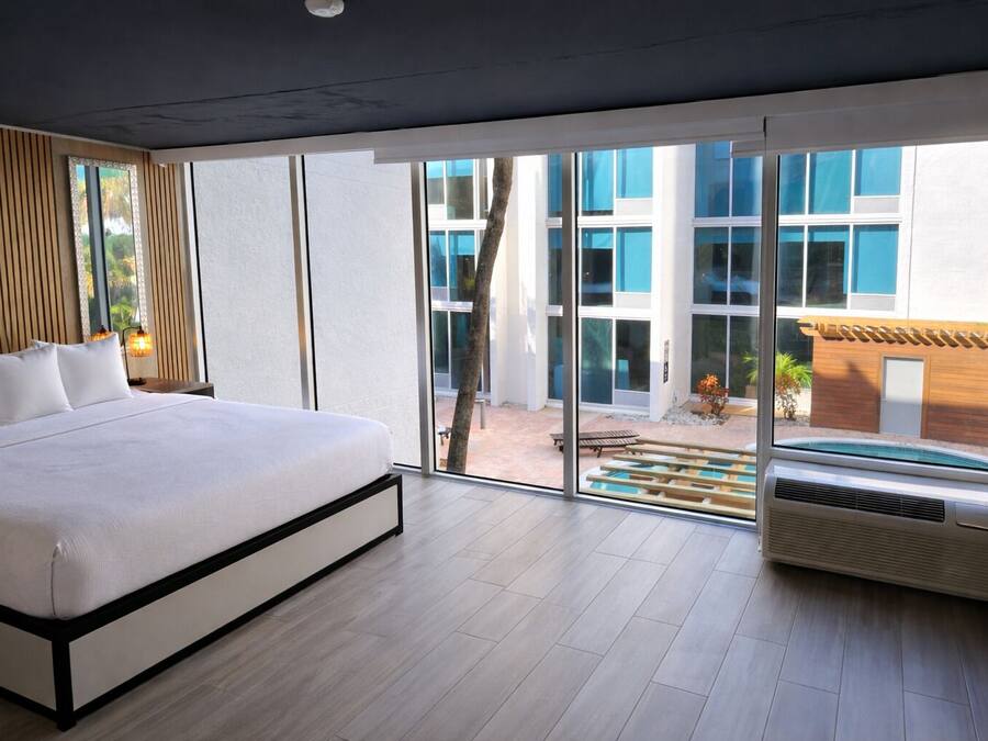 Room, 1 King Bed | Desk, laptop workspace, free WiFi, bed sheets