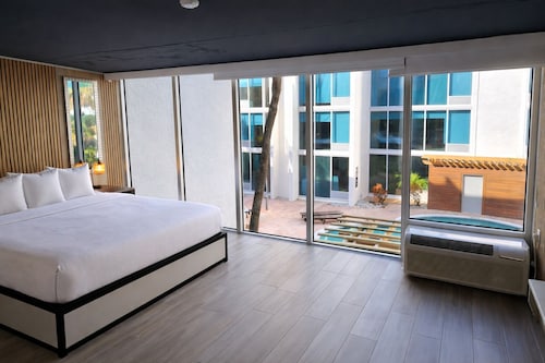 Tropical Palms Hotel