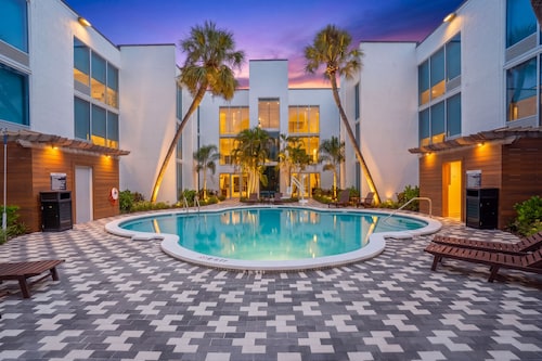 Tropical Palms Hotel