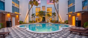 Tropical Palms Hotel