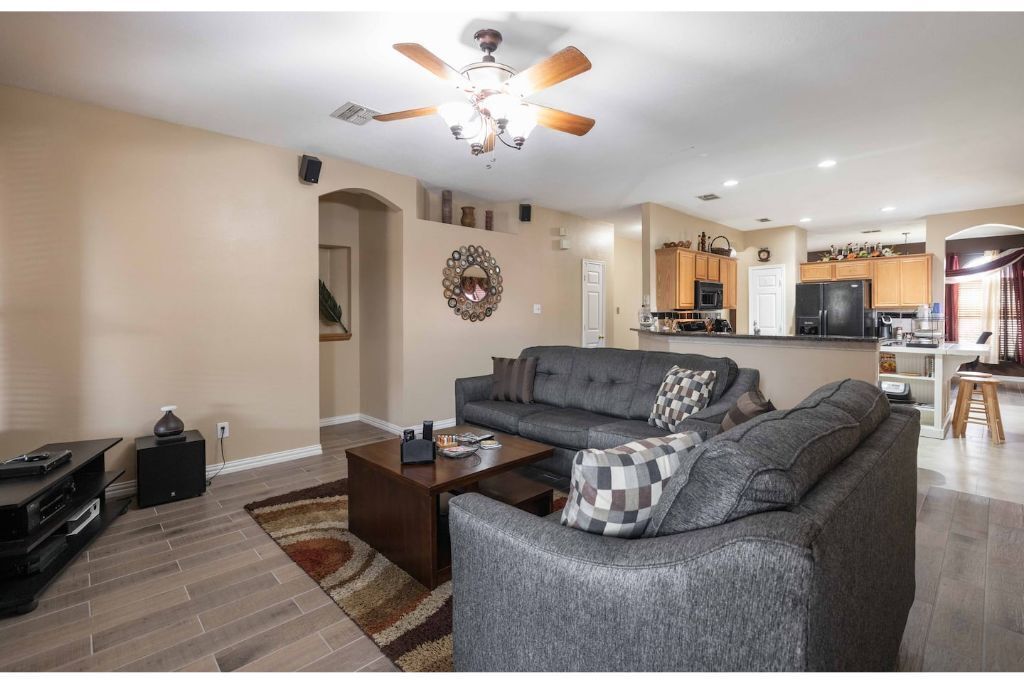 3 Bdrm, Spacious, Cowboy Stdm, Globe Life, Airport