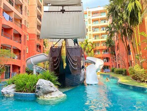 Outdoor pool - Wow! Pool View Condo, 500 meters from Beach, Big Swimming Pool, FREE-SAUNA, GYM (Muang Pattaya)