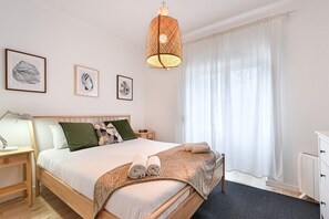 2 bedrooms, iron/ironing board, Internet, bed sheets