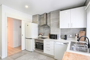 Frigorifero, microonde, forno, lavastoviglie