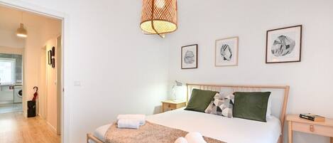 2 bedrooms, iron/ironing board, Internet, bed sheets