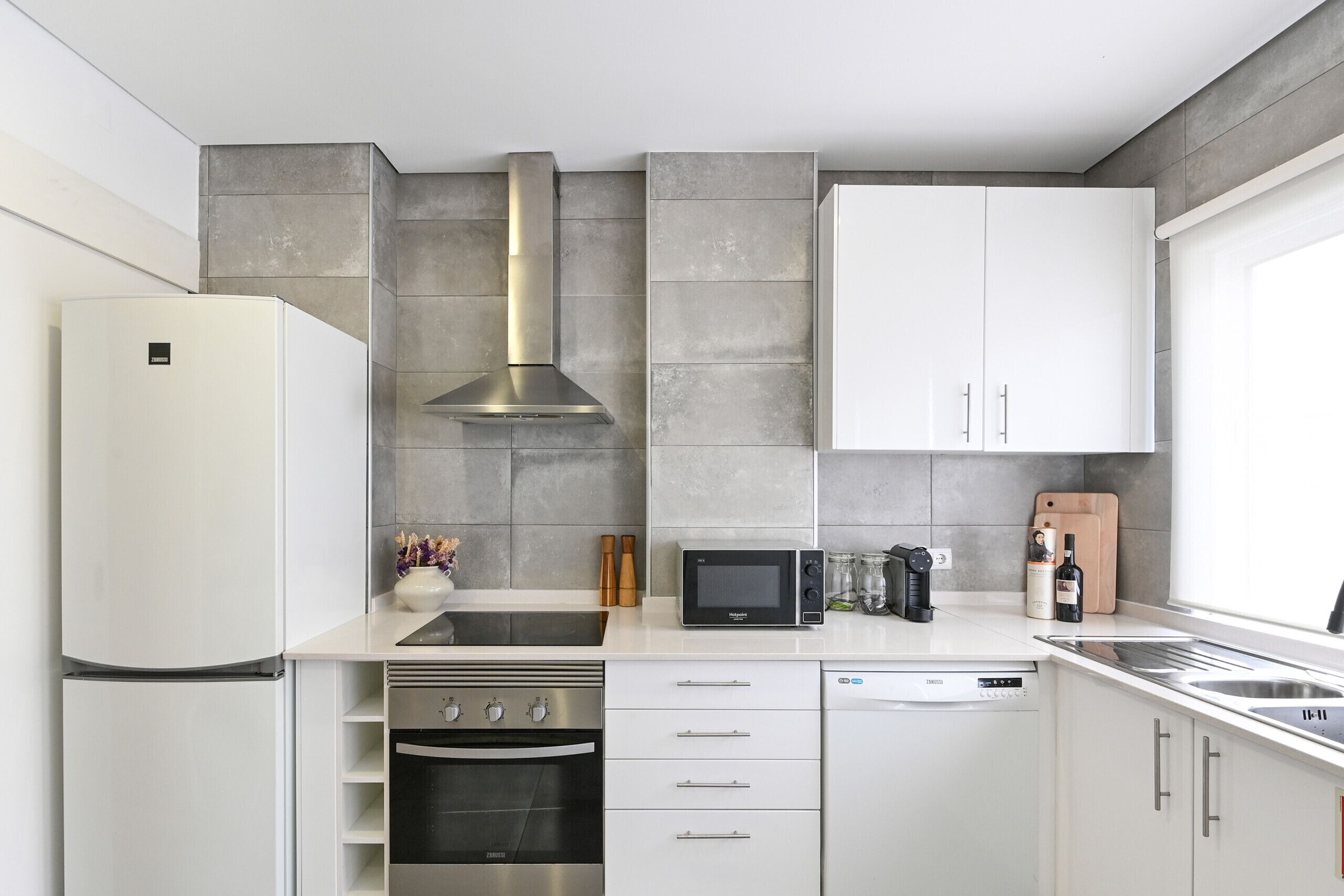 Refrigerador, microondas, horno y lavavajillas 