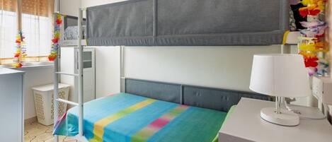 2 bedrooms, iron/ironing board, WiFi
