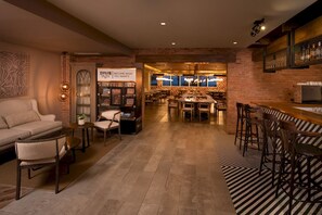 Bar (in der Unterkunft)