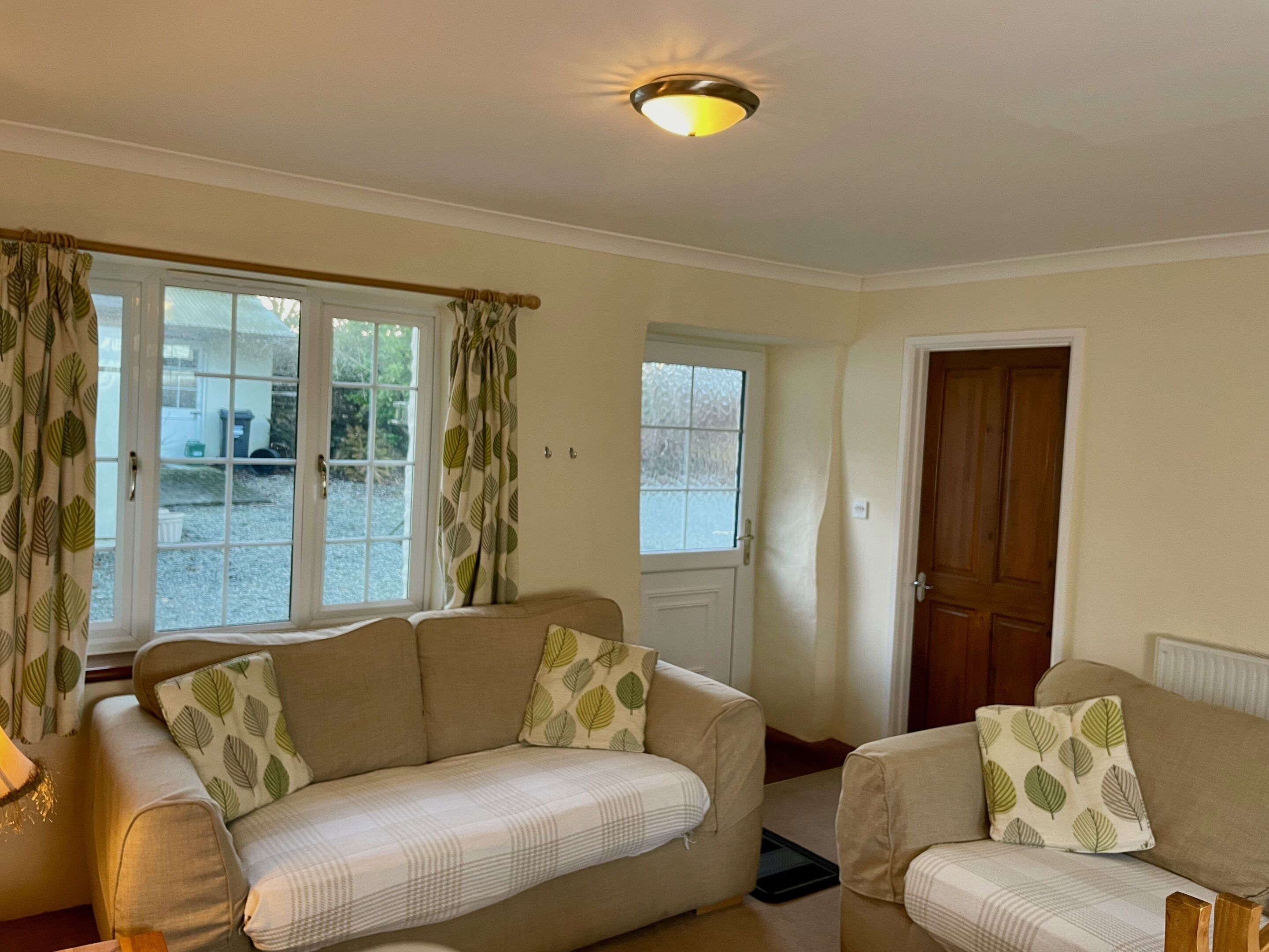 Pendragon Cottage Llamrai  Lounge/diner Sleeps 4 - Devon