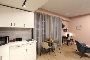 Departamento urbano | Escritorio, espacio para trabajar con laptop y wifi gratis 