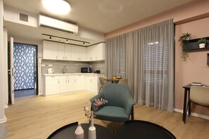 Desk, laptop workspace, free WiFi - TLV TAU By Seanrent (Tel Aviv)