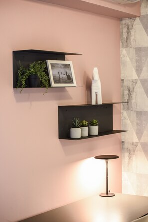 Desk, laptop workspace, free WiFi - TLV TAU By Seanrent (Tel Aviv)