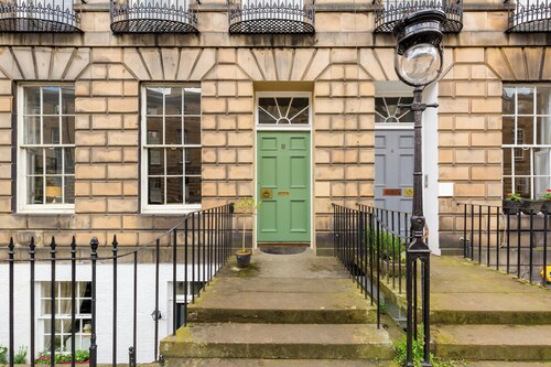 Light and Spacious 2BD flat in Heart of Edinburgh