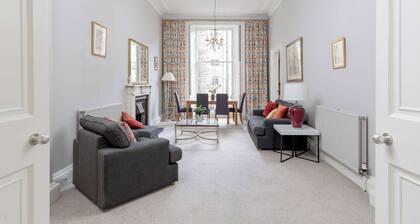 Light and Spacious 2BD flat in Heart of Edinburgh