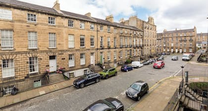 Light and Spacious 2BD flat in Heart of Edinburgh