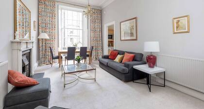 Light and Spacious 2BD flat in Heart of Edinburgh