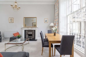 Interior - Light and Spacious 2BD flat in Heart of Edinburgh (Edinburgh)