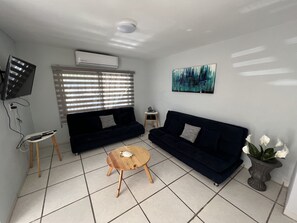Smart TV, books, stereo - Apt 1 Casa Brisa 🏝️Common terrace 🏊‍♀️ &Terrace 5 blocks from the Malecon 🌊☀️🏖️👙 (Mazatlán)