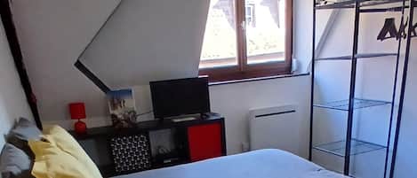 1 chambre, fer et planche à repasser, Wi-Fi gratuit, draps fournis