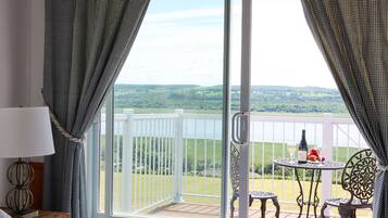 Deluxe Double Room, River View | Individually decorated, individually furnished, desk, free WiFi
