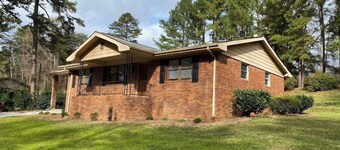 Pine Valley Place / Entire 3 Bedroom house