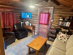 Téléviseur, livres, chaßne audio