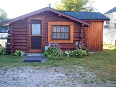 Summer Getaway - Cozy Log Cabin right on Crooked Lake Waterfront