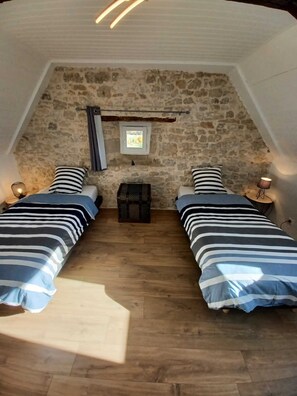 4 bedrooms, iron/ironing board, travel cot, free WiFi