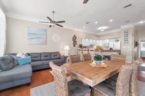 Condo (Stay Salty (3/3)) | Fachada