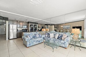 Condo (Edgewater Tower 2 Unit 505 (2/2)) | Fachada