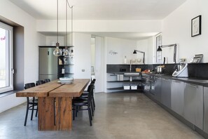 Fridge, microwave, oven, stovetop - Villa Orizzonte (Noto)